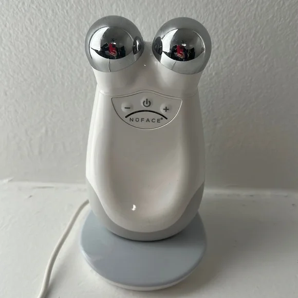 *Excellent Condition* Barely Used, NuFace Trinity with Charging Base - Picture 2 of 7